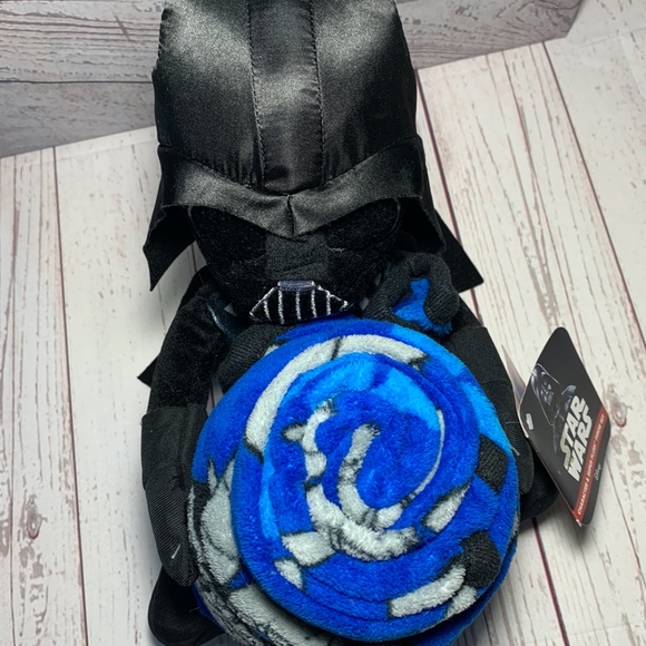 Star Wars Darth Vader Disney Throw Plush Set NWT - Picture 2 of 8